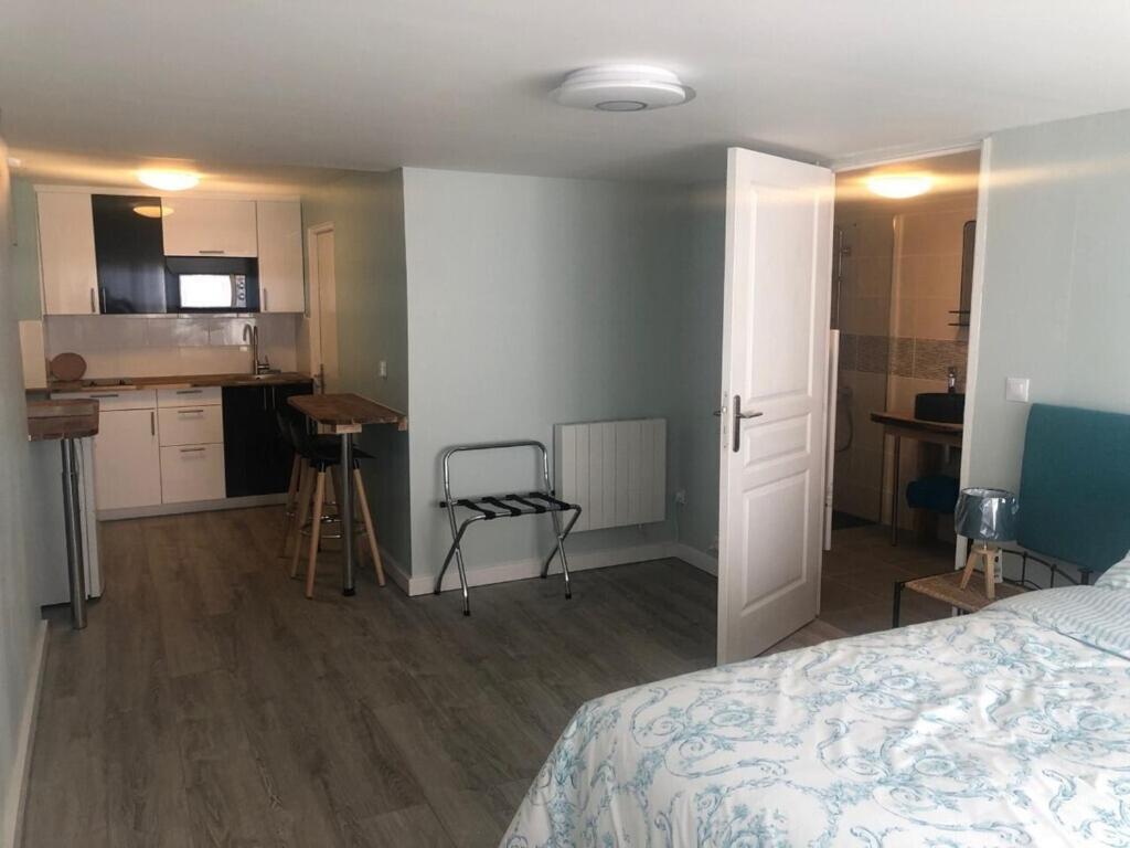 Blacksmiths Apartment In Blanzay - 1 Bed ภายนอก รูปภาพ